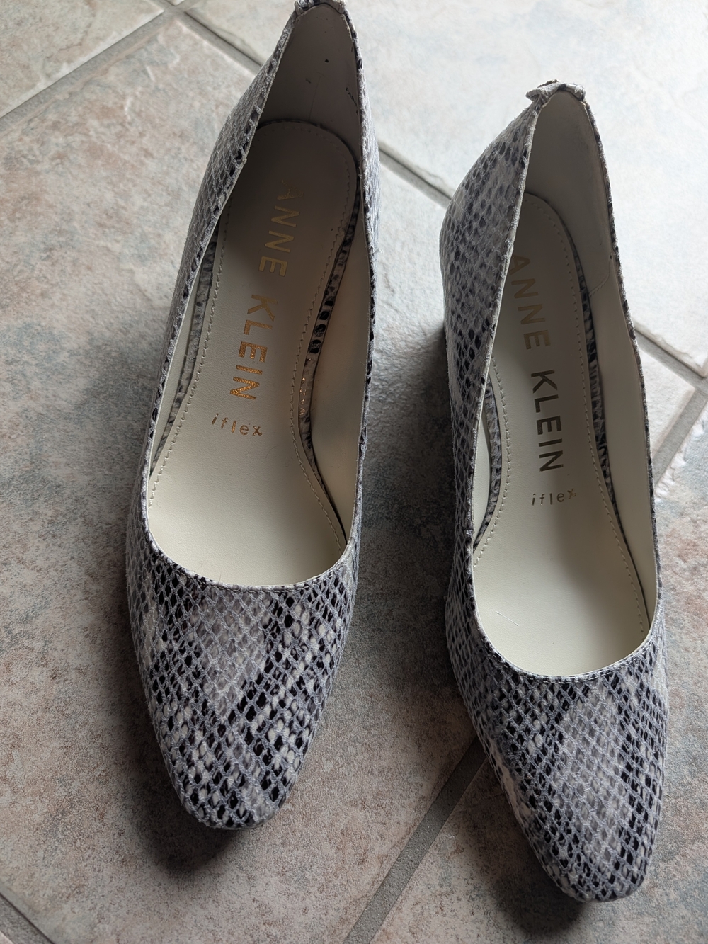 NWOT Anne Klein Iflex Black & White Snakeskin Pointed Toe Pumps